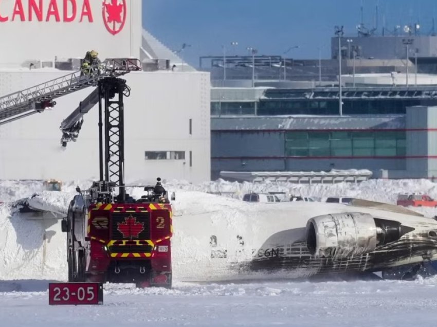 Mbijetojnë të gjithë personat që ishin në aeroplanin e përplasur në Toronto