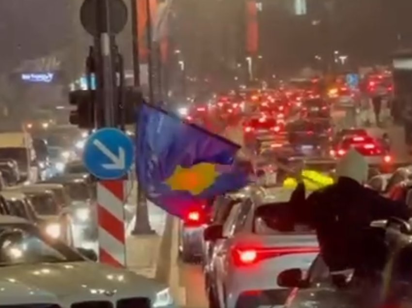 “Prishtina festive”, bllokohet komunikacioni nga qytetarë të shumtë në përvjetorin e Pavarësisë