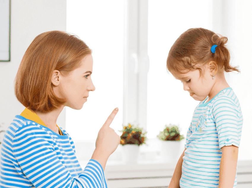 Shembujt e ndëshkimeve negative që prindërit duhet të shmangin