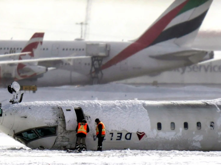 Kompania ajrore e aeroplanit që u përplas në Toronto po iu ofron nga 30 mijë dollarë secilit pasagjerë