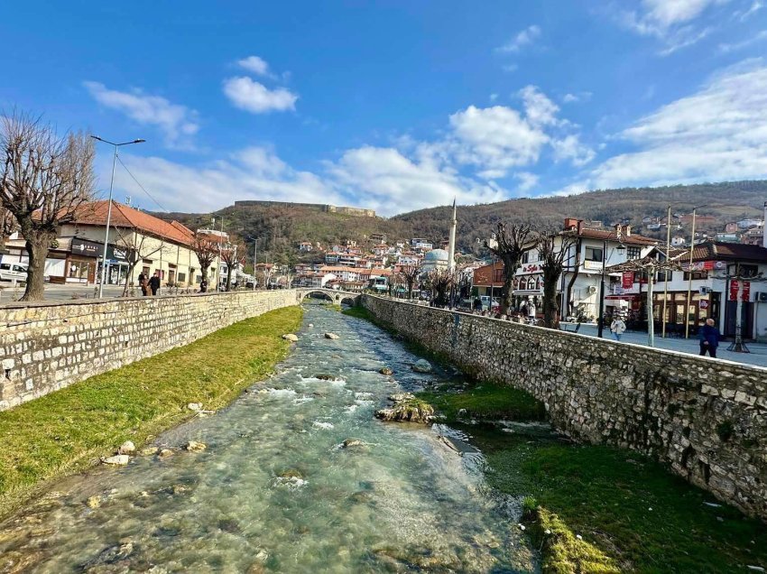 Turistë nga Japonia e Spanja vizitojnë Prizrenin