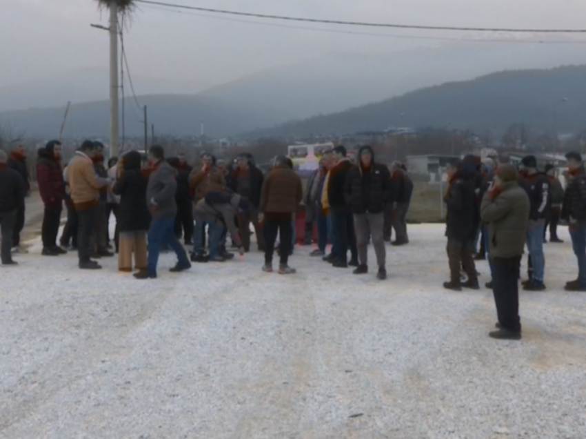 Banorët e Zdunjës në Gostivar: Për shkak të ndërtimit të Korridorit 8, po shkatërrohet një pjesë e varrezave