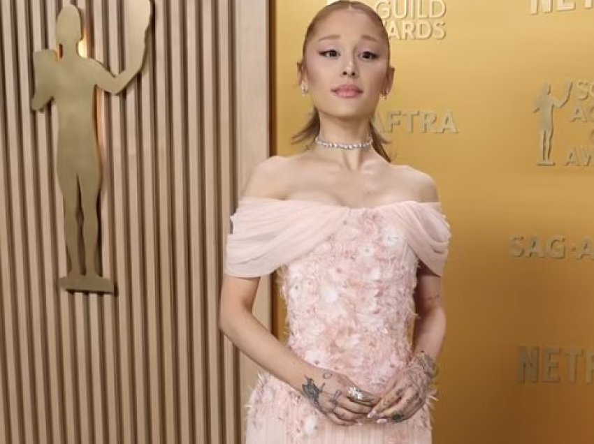 Ariana Grande më elegante se kurrë, shfaqet me një fustan të veçantë