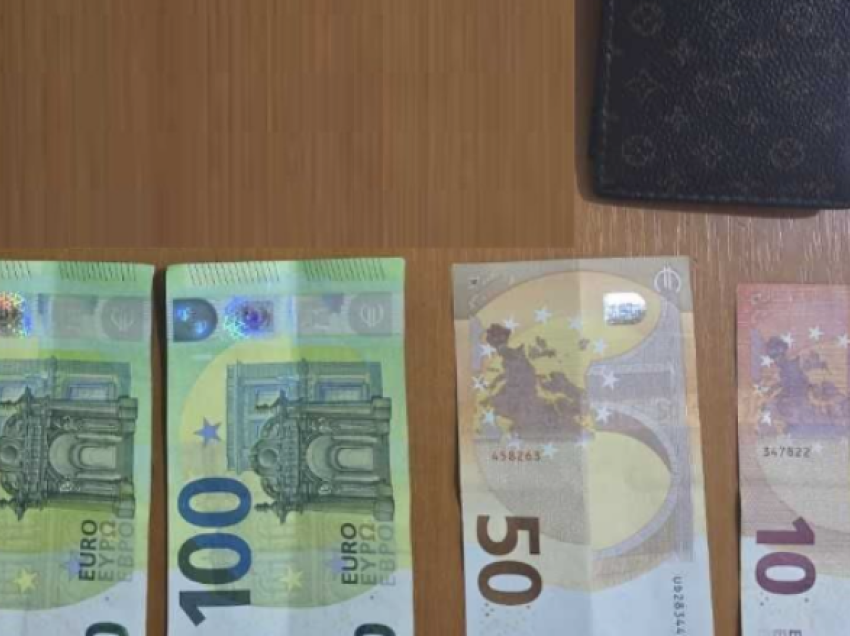 Qytetari gjen kuletën dhe e dorëzon në polici, brenda kishte dokumente personale dhe 260 euro