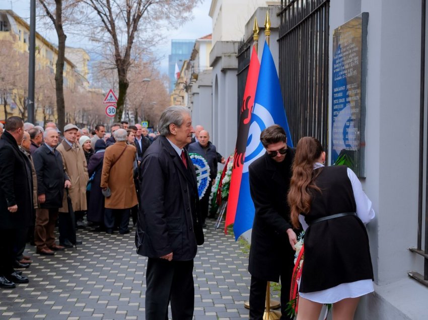 74-vjetori i vrasjes së martirëve të komunizmit! Berisha: Të çlirojmë Shqipërinë nga diktatura e dytë