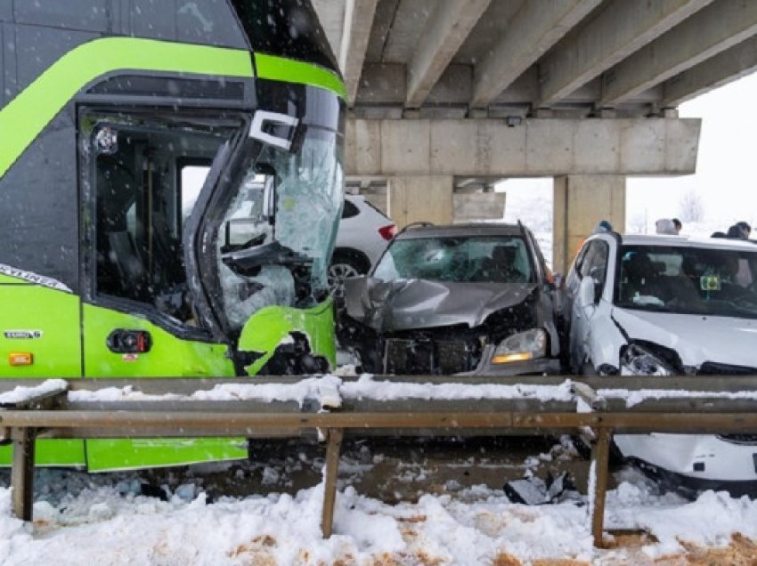 ​Përplasje e pesë makinave me një autobus në Kroaci