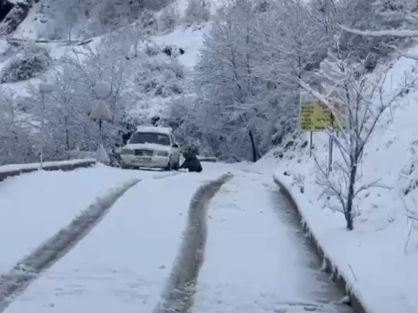 Bora zbardh Kukësin/ Probleme me qarkullimin në zonat e thella, shumë fshatra pa energji elektrike