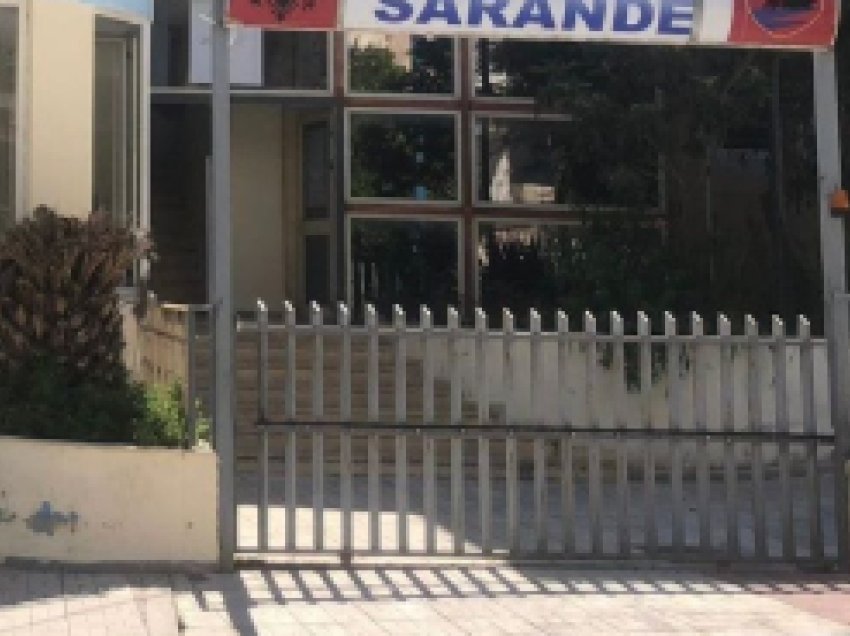 Sarandë/ Vodhi me dhunë punonjësin e një lavazhi, kapet 19-vjeçari