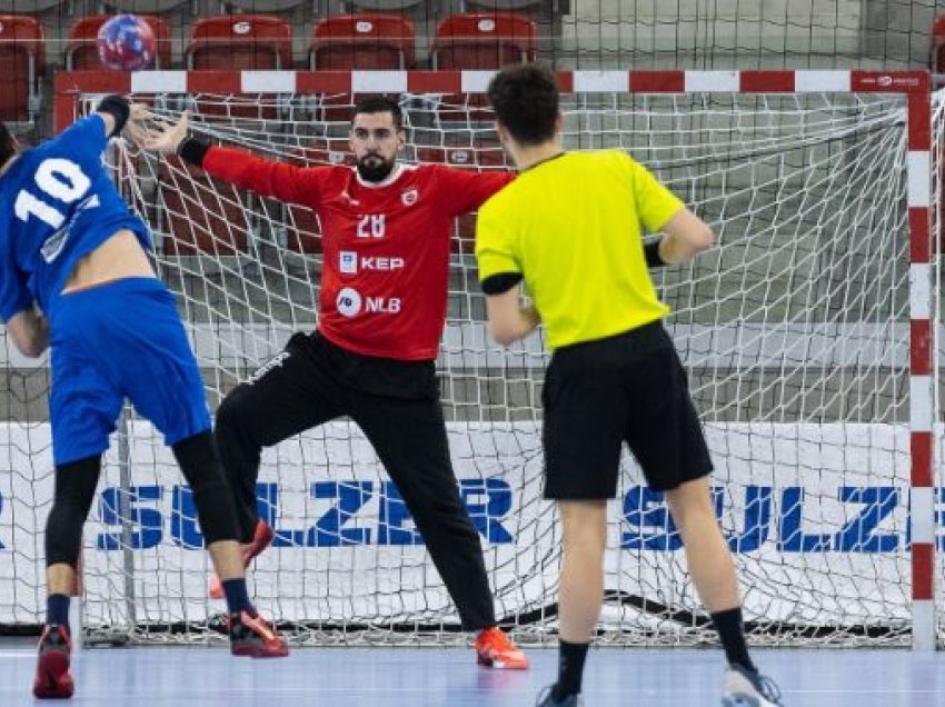 Kosova e pafat në përballje me italianët