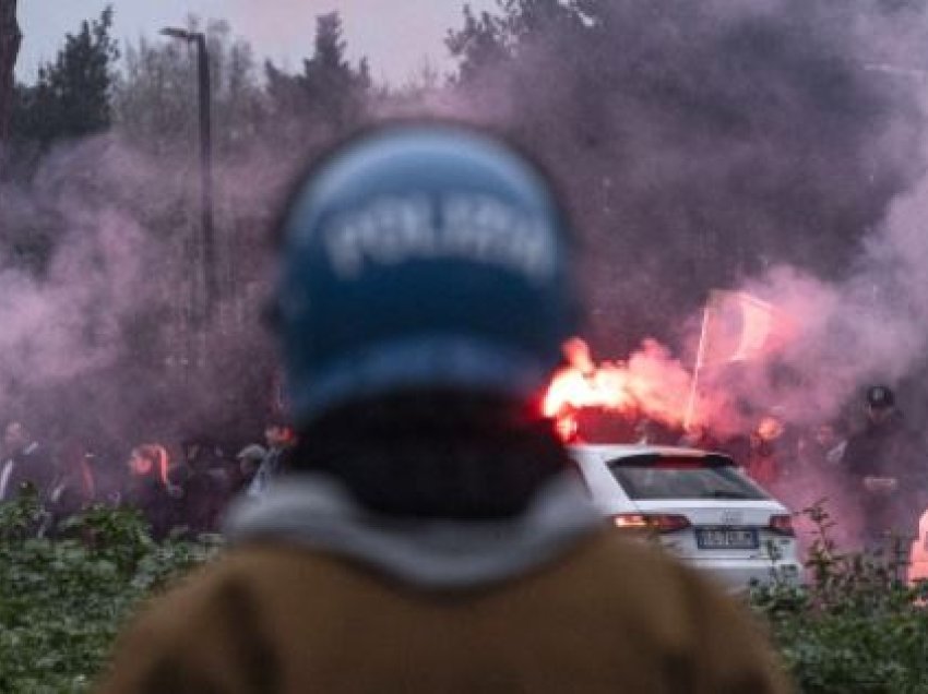 Policia sekuestron arsenal armësh te tifozeritë e Romës dhe Lacios