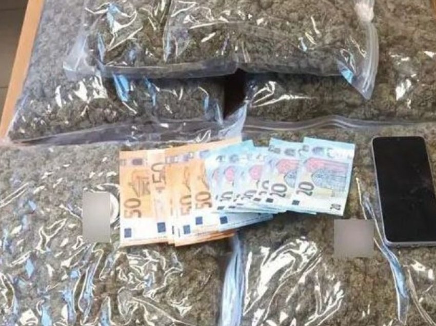 Transportonte 5 kg marijuanë me autobus, arrestohet shqiptari në Greqi