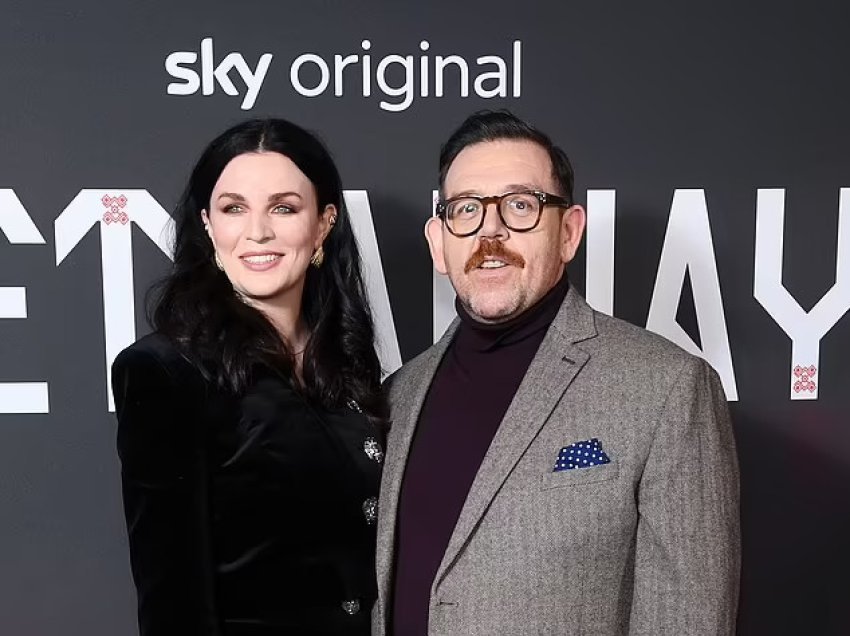 Nick Frost dhe Aisling Bea shfaqen me plotë humor e stil në premierën e komedisë së tyre në Get Away të Londrës