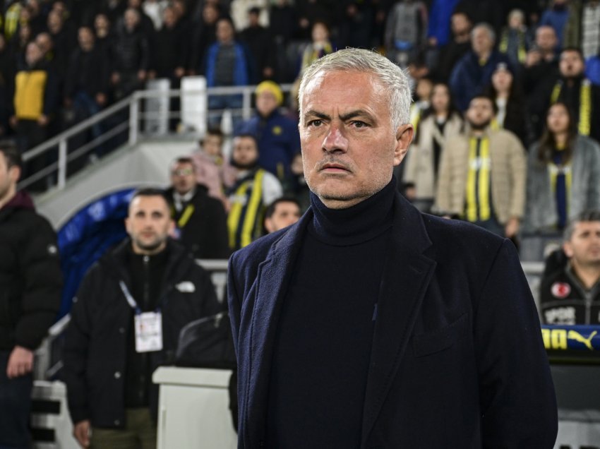 Jose Mourinho i pakënaqur me referimin në Turqi!