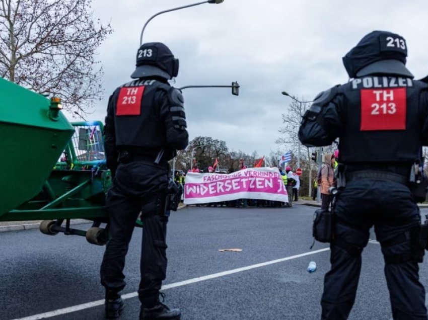 Mijëra njerëz protestojnë kundër konventës së partisë së ekstremit të djathtë në Gjermani