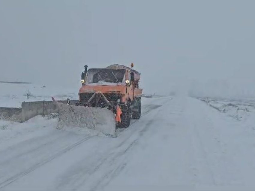 Reshje bore dhe erëra të forta në Qafë të Qarrit: Vështirësohet qarkullimi i mjeteve