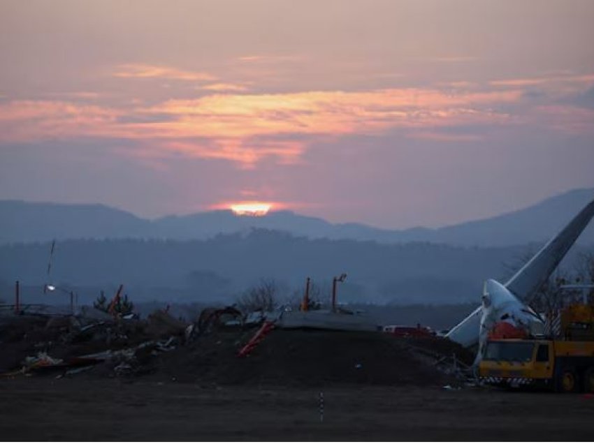 Koreja e Jugut planifikon të riparojë strukturat e aeroportit pas rrëzimit fatal të Jeju Air