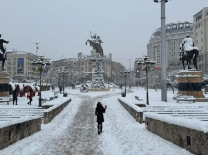 Bora e pastron ajrin në Shkup