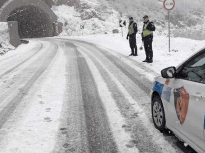 Reshjet e borës/ Situatë problematike në Dibër, Bypass-i i Murrizit vijon i bllokuar