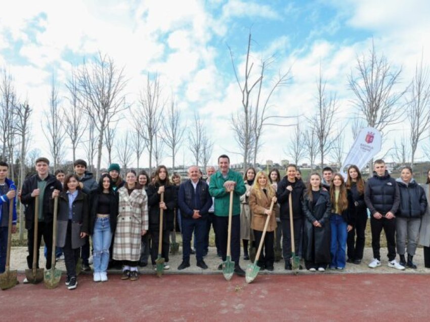 300 pemë të reja i shtohen parkut të Liqenit të Farkës, Veliaj: Punët mbeten, jo fjalët