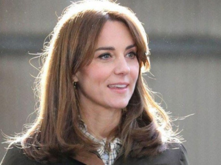 Kate Middleton vizitoi spitalin ku iu nënshtrua kimioterapisë