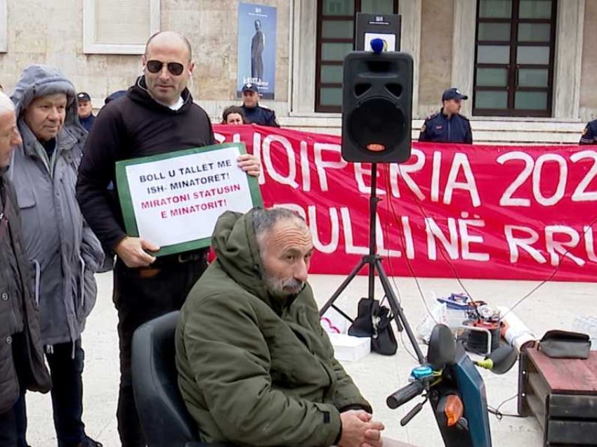 Pensionistët shqiptarë protestojnë sërish: Duam rritje jo bonus dy herë në vit