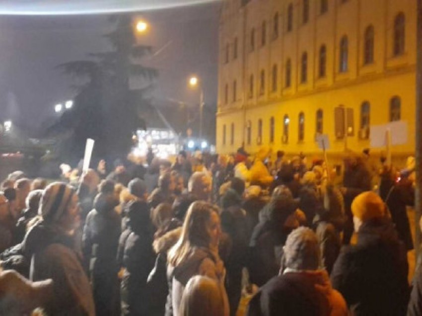 ​Do të na shkelni, protesta në Serbi pas tentim-vrasjes së studentes