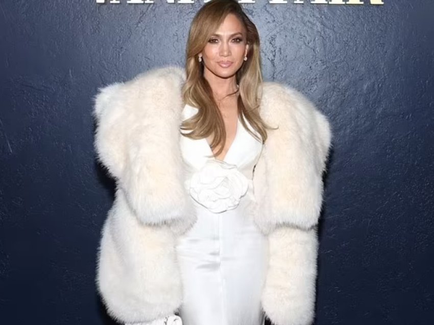 Jennifer Lopez ndihmon viktimat e zjarreve në LA