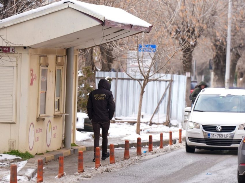 Me pagë nën minimale, punëtorët e sigurimit dhe mirëmbajtjes shkelen në institucione  