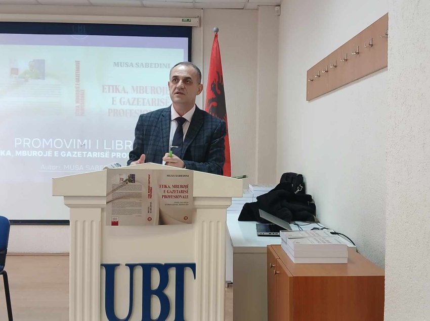 Profesorë,gazetarë dhe studentë marrinë pjesë në promovimin e librit “Etika,mburojë e gazetarisë profesionale” të autorit Mr.sc.Musa Sabedini