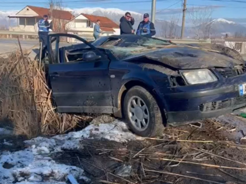 Detajet/ Aksident i frikshëm në Korçë, automjeti humb kontrollin dhe del nga rruga