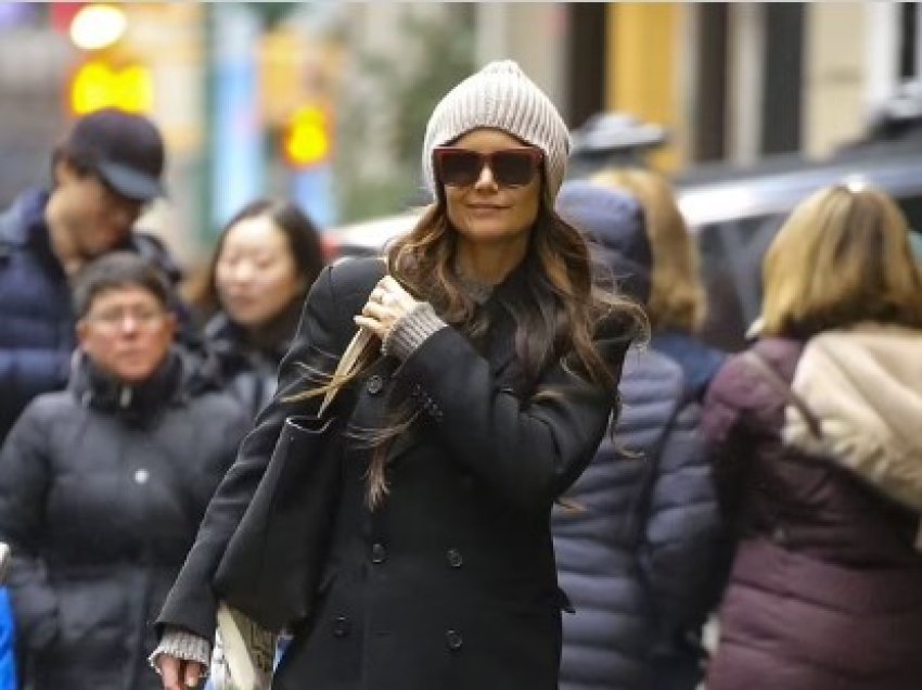 Katie Holmes shijon momente gëzimi para përfundimit të 'Our Town' në Broadway