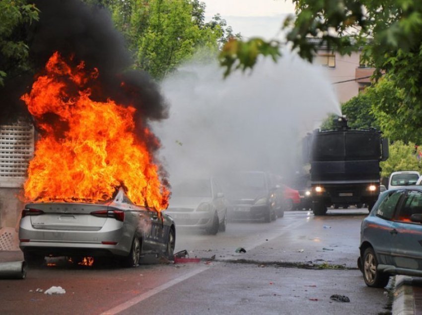 Politikani serb përmend skenare të ‘habitshme’ për incidente në Prishtinë dhe Beograd 