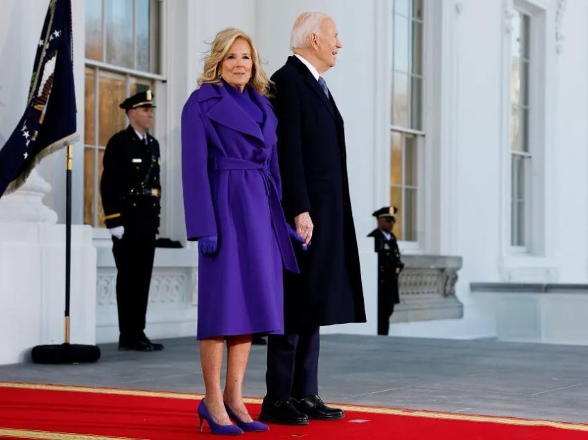 Çfarë simbolizon veshja e bashkëshortes së Joe Biden në inaugurimin e Trump