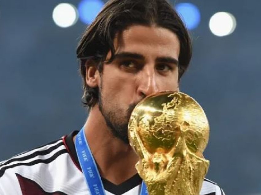 Khedira zbulon 5 mesfushorët më të mirë të historisë