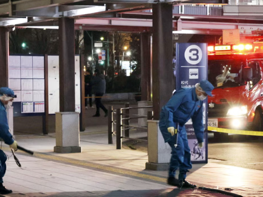 Tre persona u goditën me thikë në një sulm të rastësishëm në stacionin e autobusit në Japoni