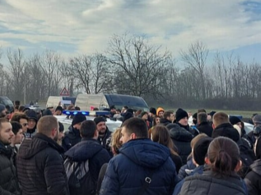 Dorëzohet xhandarmëria serbe, fermerët lejohen të protestojnë në Novi Sad