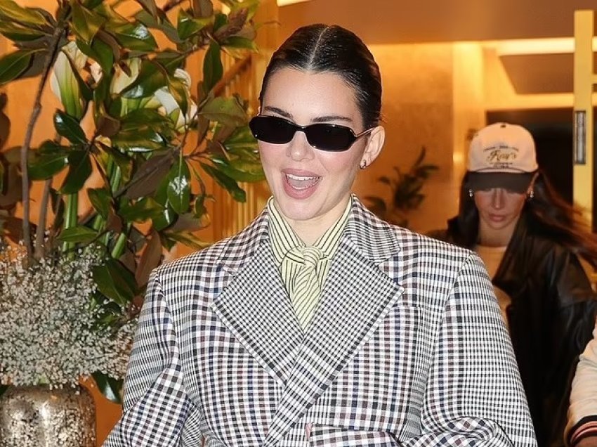 Kendall Jenner kthen rrugën në pasarelë