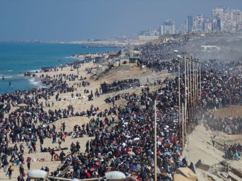 Qindra mijëra palestinezë kthehen në pjesën veriore të Gazës