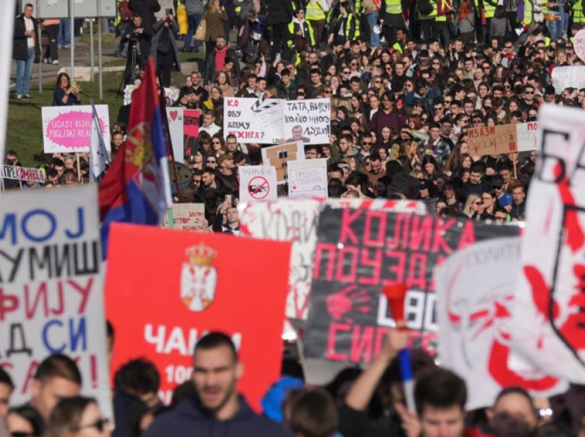 Studentët bllokojnë Beogradin