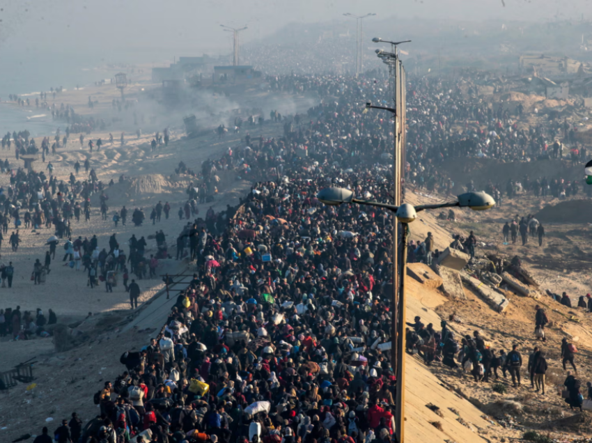 Dita e shumëpritur, mijëra palestinezë po rikthehen në veri të Gazës