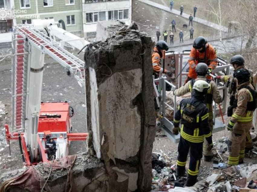 Droni rus godet një bllok apartamentesh në Ukrainë, katër të vdekur