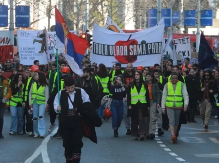 Studentët serbë nisin marshin dyditor nga Beogradi në Novi Sad