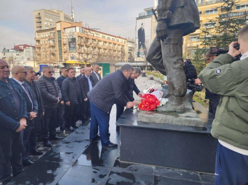 Gucati me veteranë të OVL UÇK-së bëjnë homazhe për Zahir Pajazitin