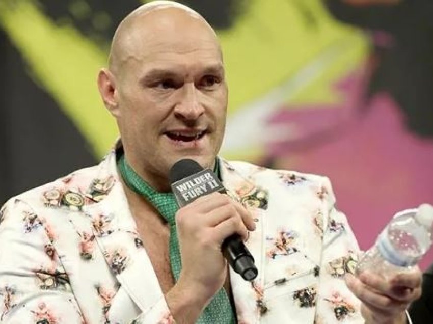 Tyson Fury “zbarkon” në politikë