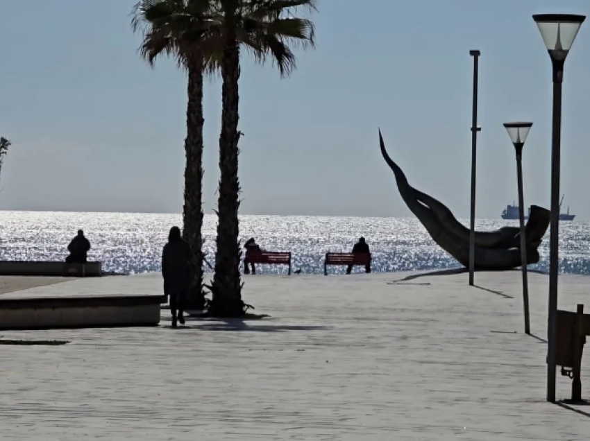 Turistët e pranverës! Gjermanë, italianë e grekë zgjedhin durrësin për disa ditë pushimesh