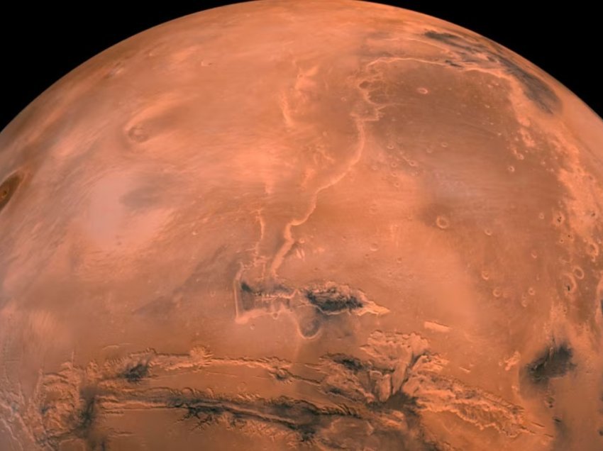 Studimi i ri tregon pse planeti Mars ka ngjyrë të kuqe 