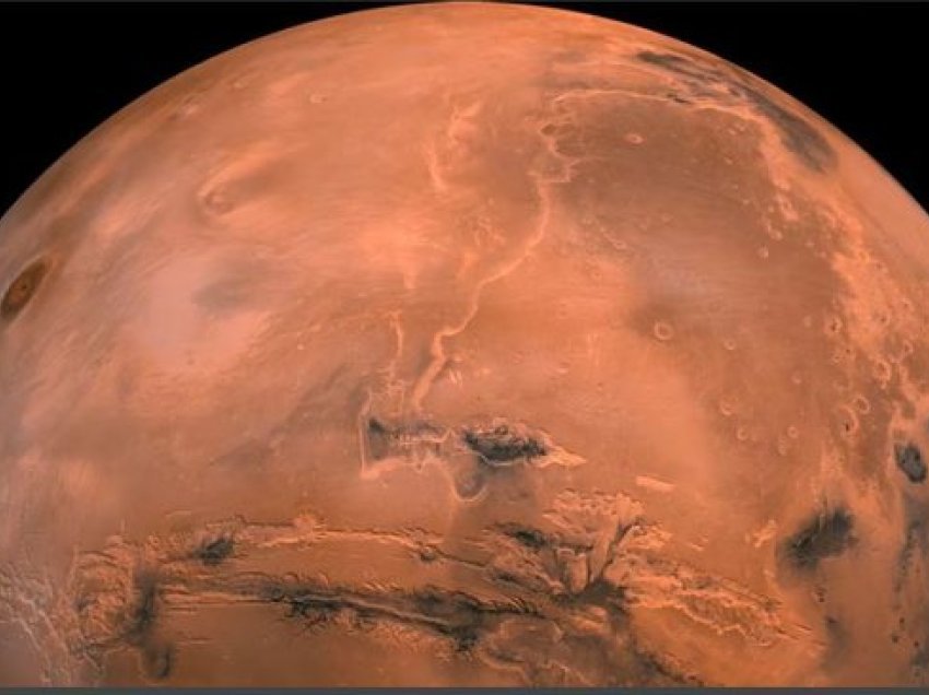 Studimi i ri tregon pse planeti Mars ka ngjyrë të kuqe