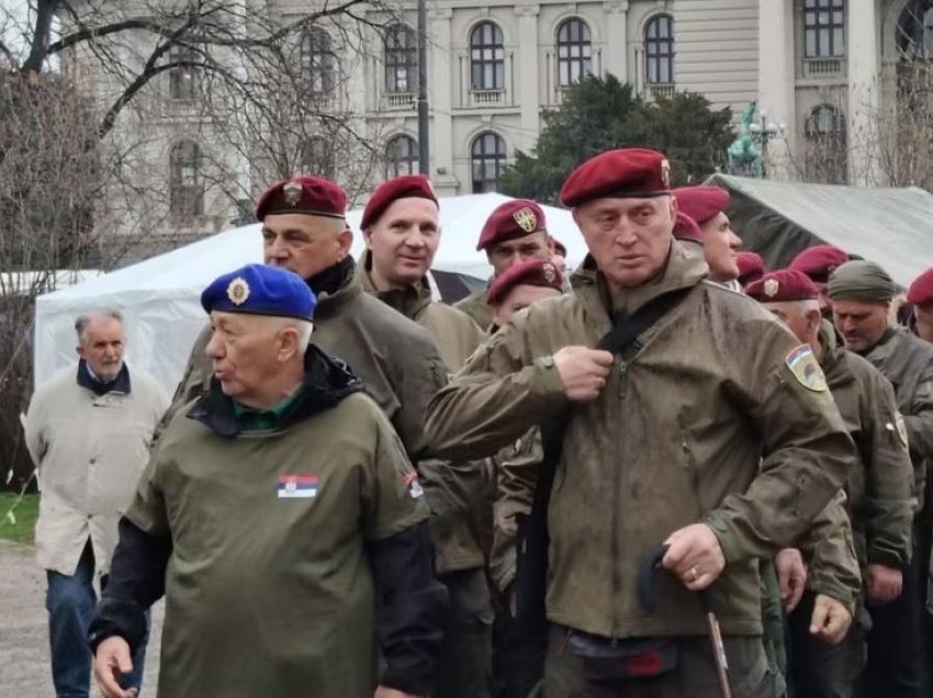 Personi i përfshirë në rastin e vëllezërve Bytyqi shihet në mesin e protestuesve në Beograd